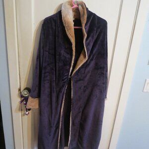 Secret Treasures Size Med Womans Robe